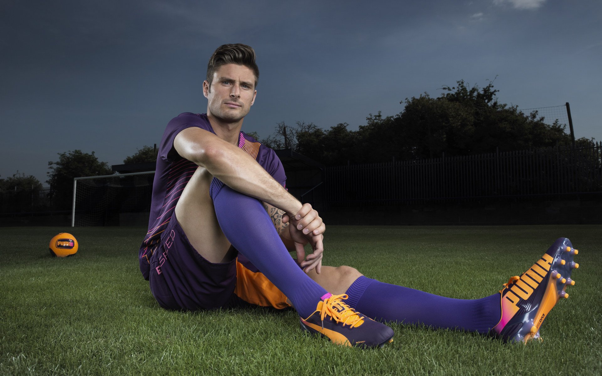 那不勒斯狂胜喀麦隆，斯通斯，从沉默磐石到致命利刃